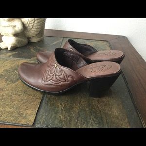 Clarks Clogs